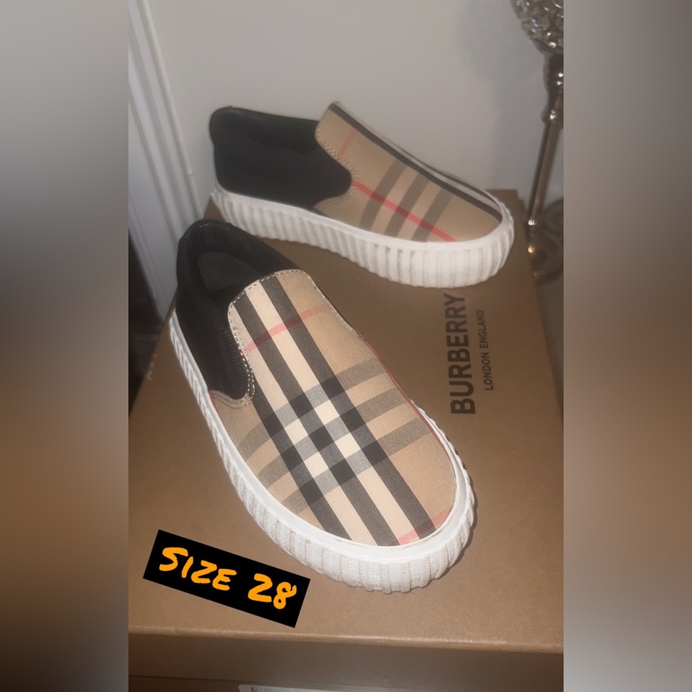 Authentic Burberry sneakers size 28